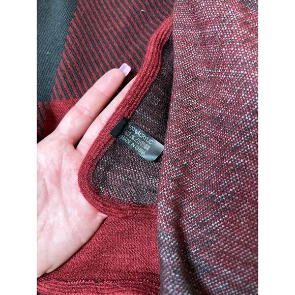 Kimberly C. Poncho one pocket red/black plaid NEW hooded no arm holes OSFM - Picture 8 of 11